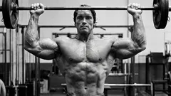 Cum să obții o siluetă în formă de V: exerciții pentru umeri și partea superioară a spatelui (și ce să faci când te doare umărul)